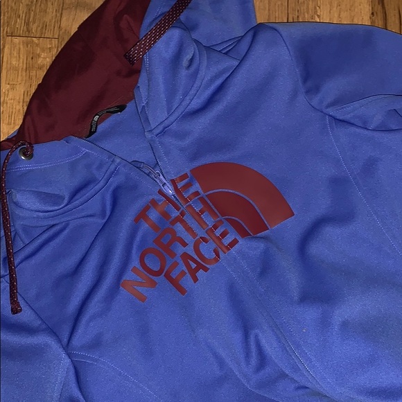 burgundy north face hoodie